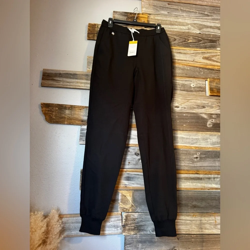 NWT- figs- men’s tansen joggers 2.0 small tall- black